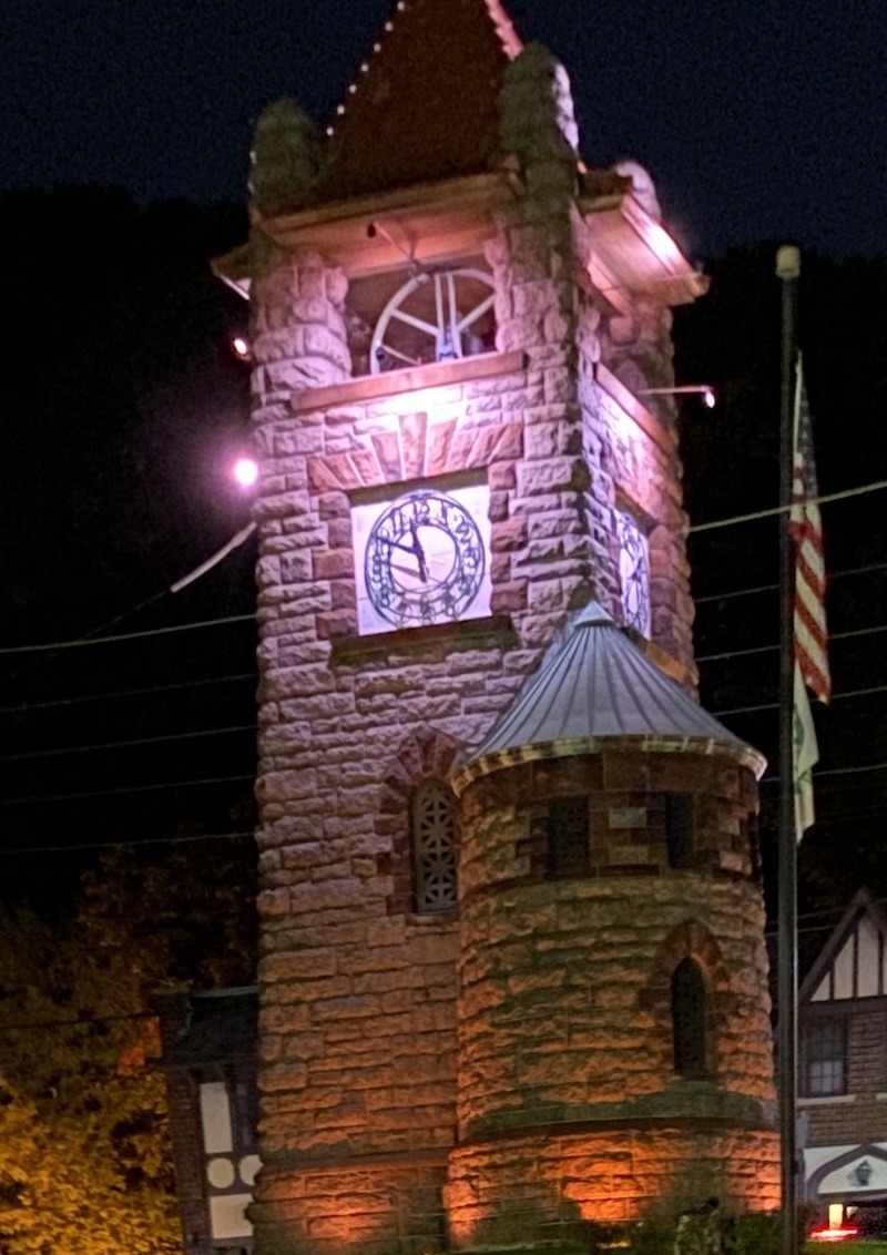 2019-10-24 – Clock Tower Lit up Pink