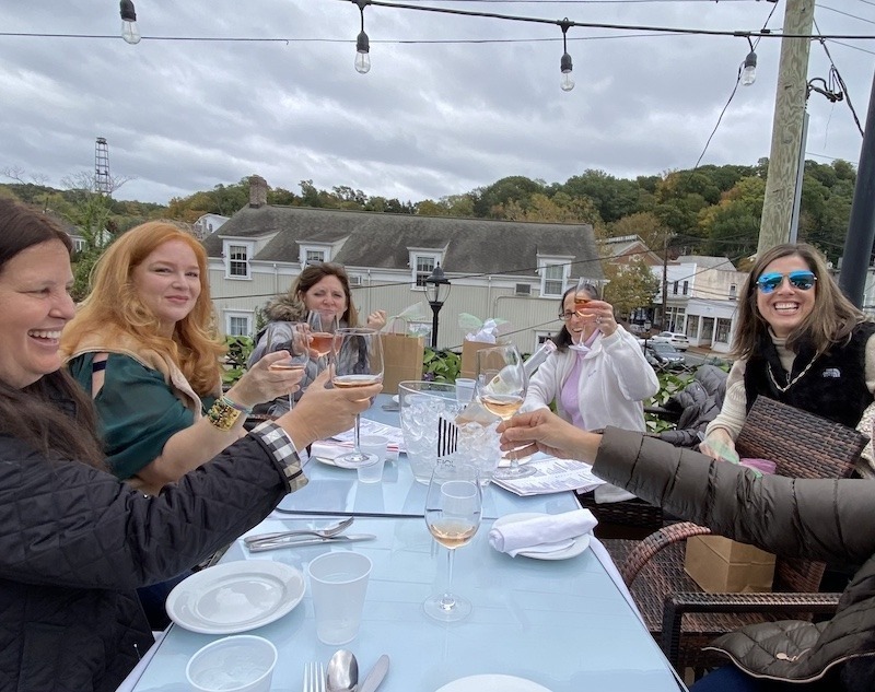 2021-10-29 – the girls outside at Roslyn Social
