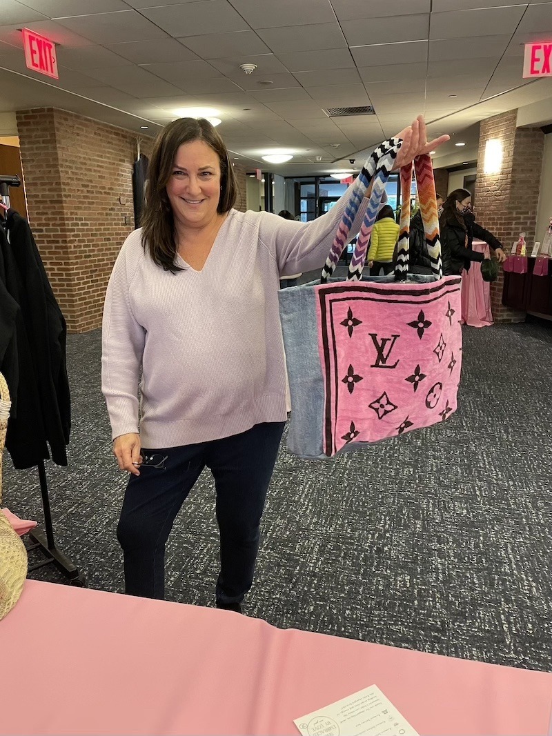 2021-12-08 – lisa and beach bag